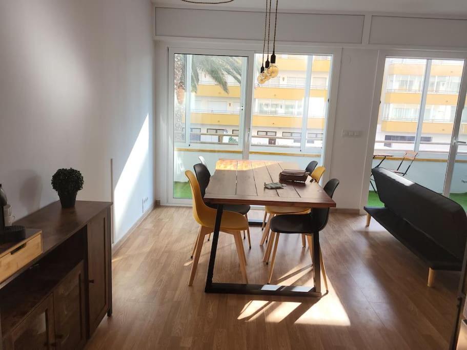 Superbe Apartement En Residence Avec Piscine Roses Luaran gambar