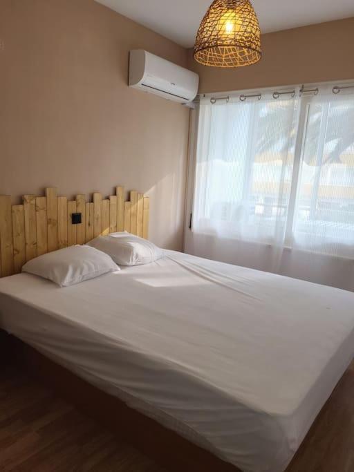 Superbe Apartement En Residence Avec Piscine Roses Luaran gambar