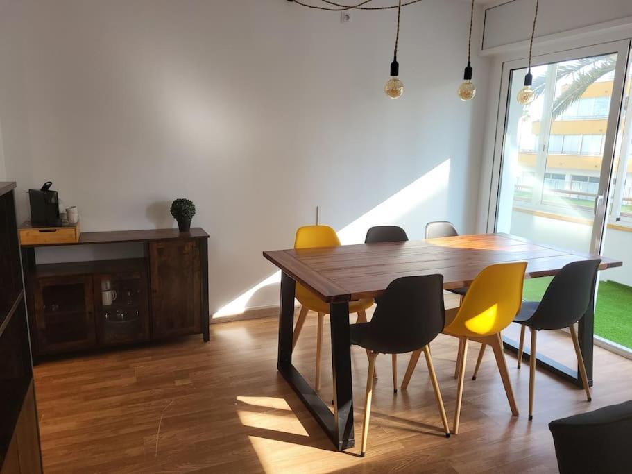 Superbe Apartement En Residence Avec Piscine Roses Luaran gambar