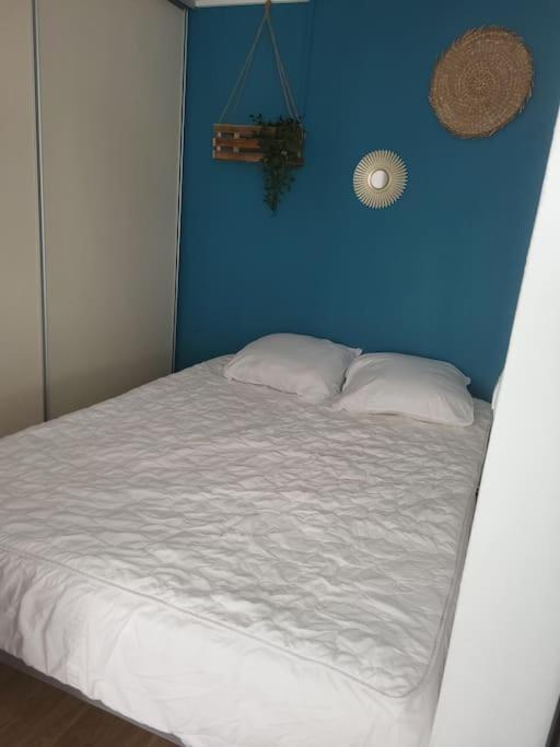 Superbe Apartement En Residence Avec Piscine Roses Luaran gambar