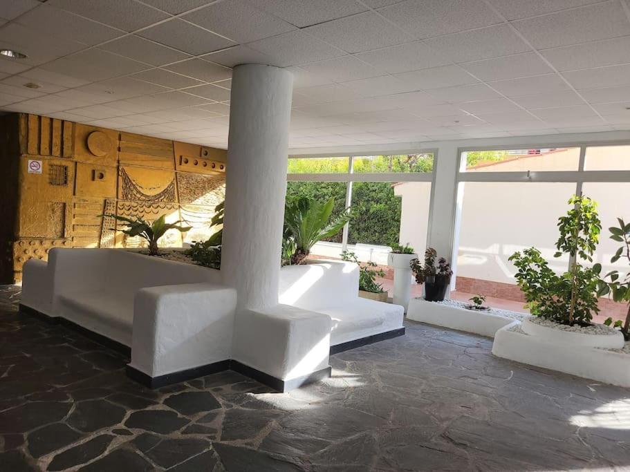 Superbe Apartement En Residence Avec Piscine Roses Luaran gambar