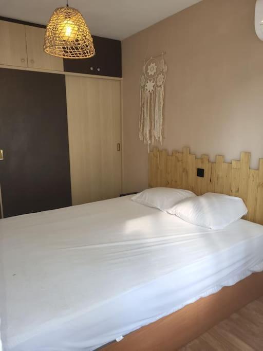 Superbe Apartement En Residence Avec Piscine Roses Luaran gambar